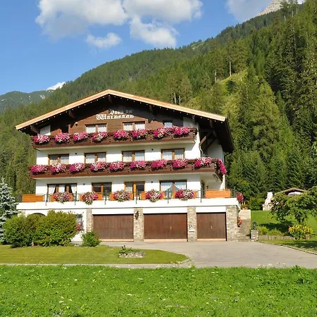 Gasthof Haus Am Waldrand Bach (Tyrol)
